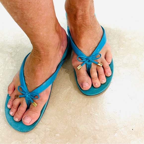 Vionic Bella Flip Flops, size 8, color Teal. - Picture 3 of 3